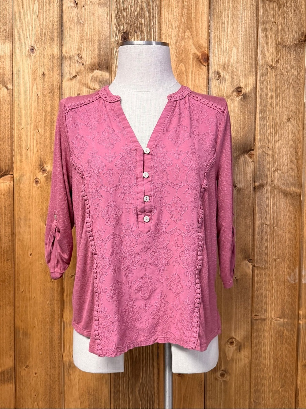 Democracy Large Mauve Embroidered Boho Split V-neck Roll Tab Blouse - Picture 2 of 7